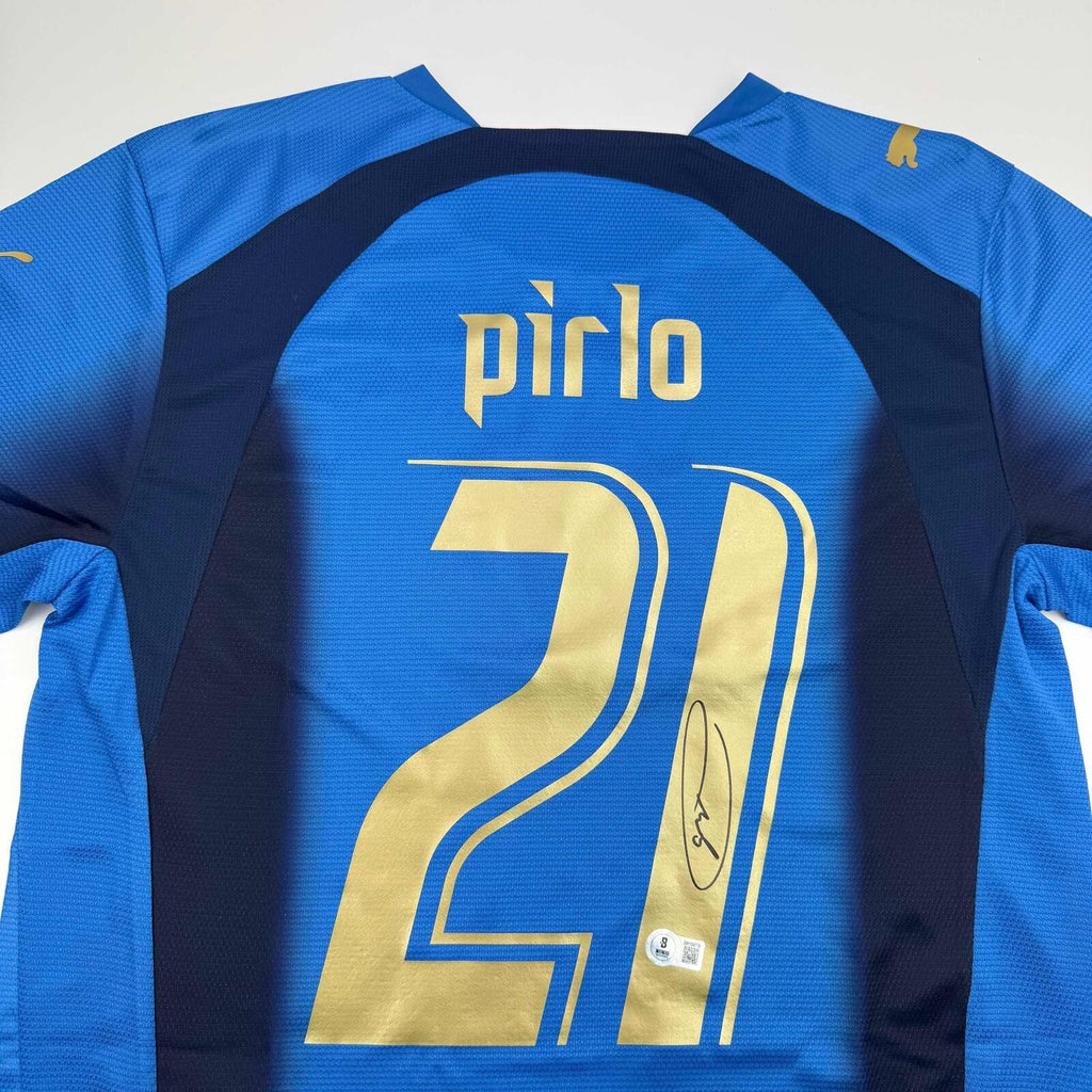 Exclusive Memorabilia Maillot Italien signé par Andrea Pirlo. Encadré Exclusive Memorabilia Maillot Italien signé par Andrea Pirlo. Encadré