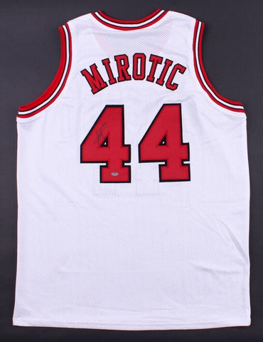 Nikola Mirotic Signed Chicago Bulls Jersey (Schwartz COA)