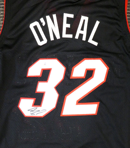 MIAMI HEAT SHAQUILLE O'NEAL AUTOGRAPHED BLACK JERSEY ON 3 BECKETT BAS 191015