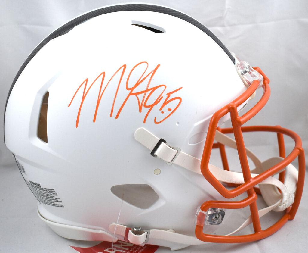 Myles Garrett Signed Browns F/S Flat White Speed Authentic Helmet-Beck – Super Sports Center Myles Garrett Signed Browns F/S Flat White Speed Authentic Helmet-Beck – Super Sports Center