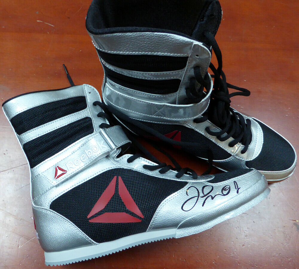 FLOYD MAYWEATHER JR. AUTOGRAPHED REEBOK SILVER BOXING SHOES  display picture 1