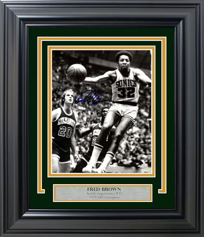 DOWNTOWN FRED BROWN AUTOGRAPHED FRAMED 8X10 PHOTO SEATTLE SUPERSONICS MCS 200389