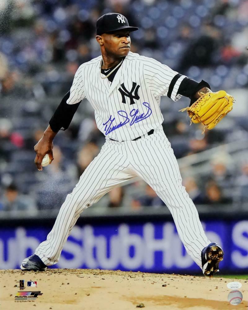 Mariano Rivera Autographed 16x20 NY Yankees Pitching W/ HOF- JSA