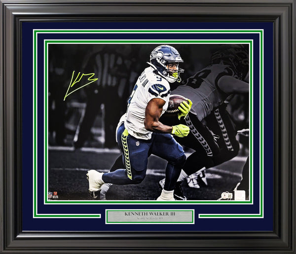 KENNETH WALKER III AUTOGRAPHED FRAMED 16X20 PHOTO SEAHAWKS BECKETT 214086