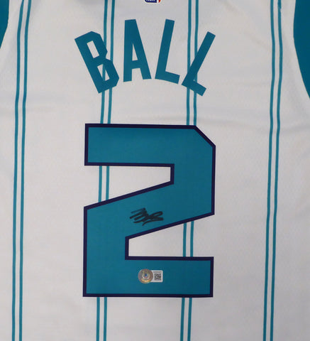 Hornets Lonzo Ball Autographed Nike Swingman Jersey 52 Beckett AB89467