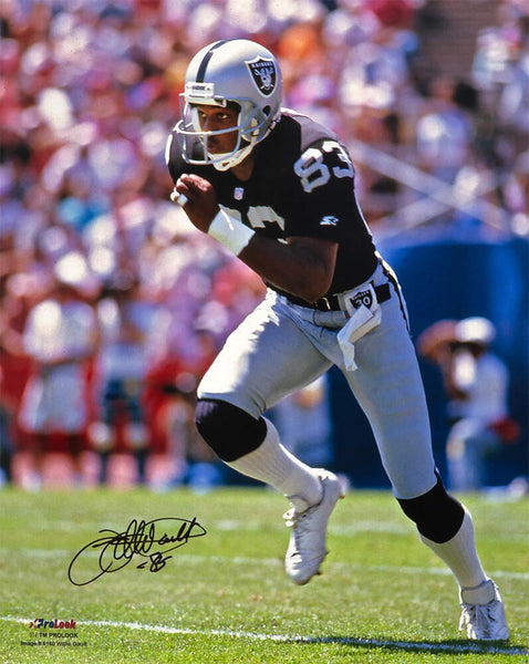 Willie Gault Signed Raiders Black Jersey Action 16x20 Photo - (SCHWARTZ COA)