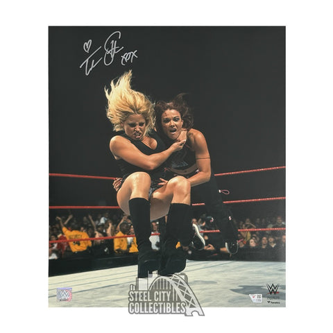 Trish Stratus Autographed WWE 16x20 Wrestling Photo - Fanatics (Bulldog)