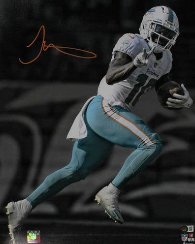 Tyreek Hill Autographed/Signed Miami Dolphins 16x20 photo Beckett 40260