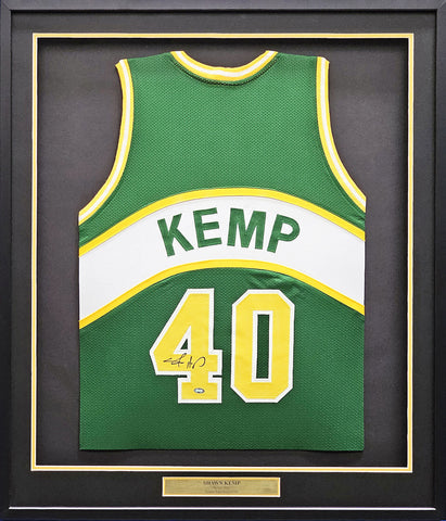 SEATTLE SUPERSONICS SHAWN KEMP AUTOGRAPHED FRAMED GREEN JERSEY MCS HOLO 215863