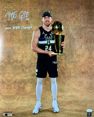Milw Bucks 2021 NBA Champ PAT CONNAUGHTON Signed 16x20 Photo #4 w/ Champs - JSA