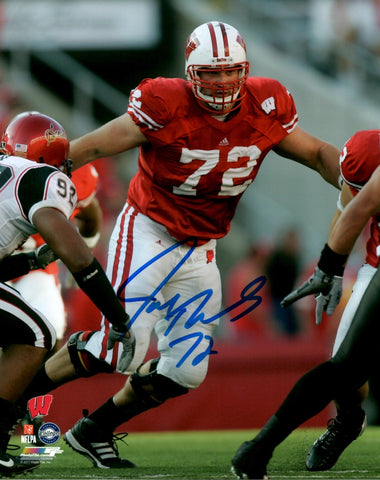 Badgers lineman JOE THOMAS Signed 8X10 Photo #1 AUTO - All American - Browns