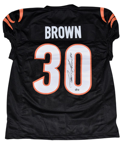 CHASE BROWN SIGNED CINCINNATI BENGALS #30 BLACK GAME CUT JERSEY BECKETT