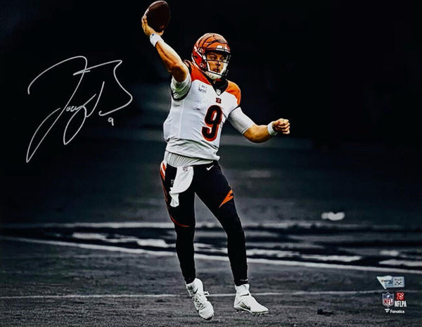 JOE BURROW Autographed Bengals 11" x 14" Spotlight Photograph FANATICS