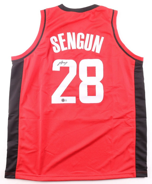 Alperen Sengun Signed Houston Rockets Jersey (Beckett) 2021 1st Round Draft Pck