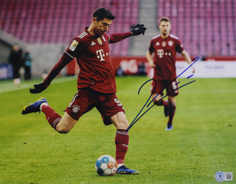 Robert Lewandowski Autographed Bayern Munich 11x14 Photo BAS 39965