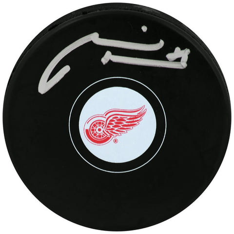 Marian Hossa Signed Detroit Red Wings Logo Hockey Puck - (SCHWARTZ COA)