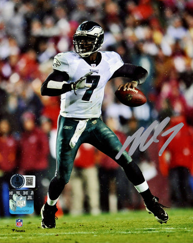 MICHAEL VICK AUTOGRAPHED 8X10 PHOTO PHILADELPHIA EAGLES BECKETT WITNESS 243622