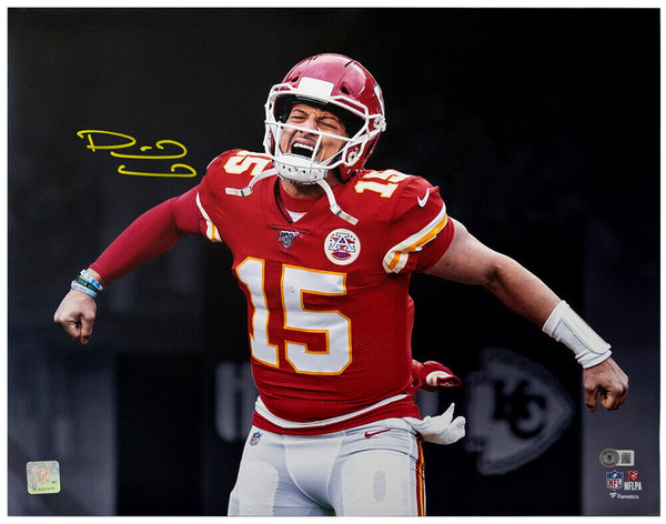 Patrick Mahomes Signed KC Chiefs Fist Pump Spotlight 16x20 Photo (Beckett COA)
