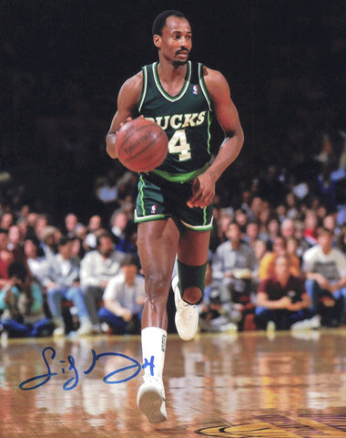 Sidney Moncrief Autographed Signed 8x10 Photo Milwaukee Bucks SKU #245635