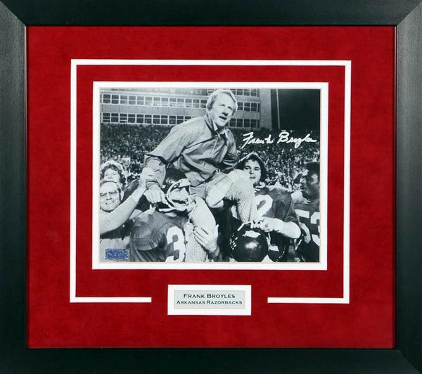 FRANK BROYLES SIGNED ARKANSAS RAZORBACKS 8x10 FRAMED PHOTO COA