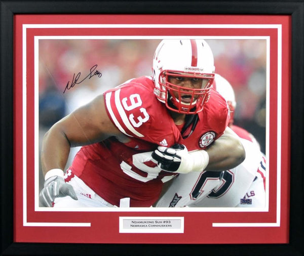 NDAMUKONG SUH SIGNED NEBRASKA CORNHUSKERS 16x20 FRAMED PHOTO COA