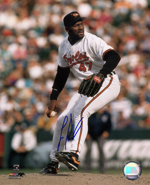 Lee Smith Signed Baltimore Orioles Pitching Action 8x10 Photo - (SCHWARTZ COA)
