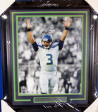 RUSSELL WILSON AUTOGRAPHED FRAMED 16X20 PHOTO SEATTLE SEAHAWKS RW HOLO 126673