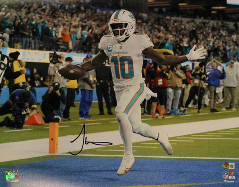 Tyreek Hill Autographed/Signed Miami Dolphins 16x20 photo Beckett 40254