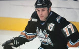Adam Oates Signed Washington Capitals Jersey (JSA) HOF NHL Career 1985 / 2004