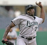 Dontrelle Willis Signed Florida Marlins Jersey (Beckett) 2003 NL Rookie o/t Year