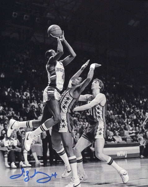 Sidney Moncrief Autographed Signed 8x10 Photo Milwaukee Bucks SKU #245638