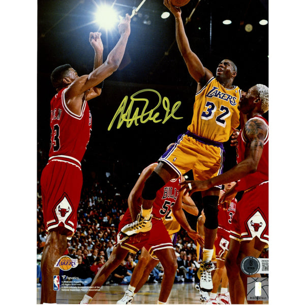 Magic Johnson Autographed Los Angeles Lakers 8x10 Photo Beckett Witness 49325