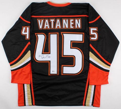 Sami Vatanen Signed Ducks Jersey (Beckett) Anahiem Defenseman, Finnish Natl Team