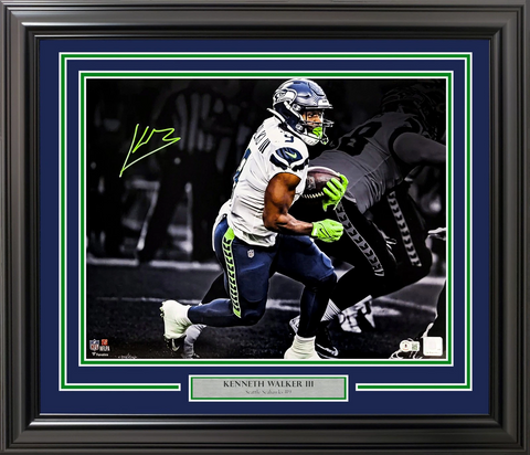 Kenneth Walker III Signed Framed 16x20 Photo Seahawks Spotlight Beckett Wit