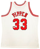 BULLS SCOTTIE PIPPEN AUTOGRAPHED WHITE AUTHENTIC M&N JERSEY XXL BECKETT 210846
