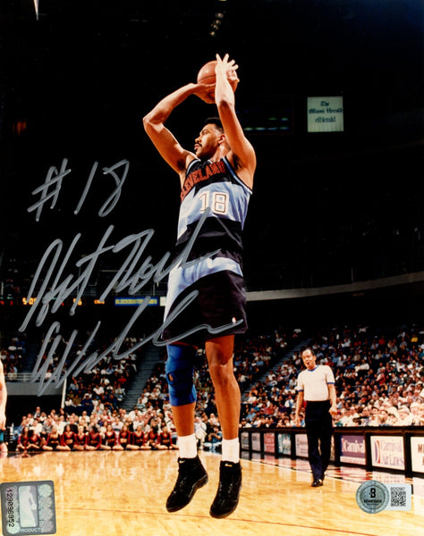 John Williams Autographed/Signed Cleveland Cavaliers 8x10 Photo Beckett 57425