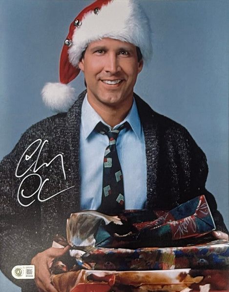 Chevy Chase Autographed/Signed Christmas Vacation 11x14 Photo Beckett WIT 58263