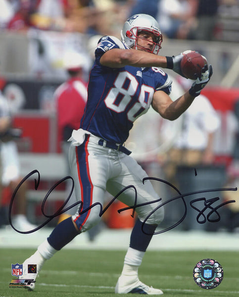 Christian Fauria Signed New England Patriots Catching Ball 8x10 Photo - (SS COA)