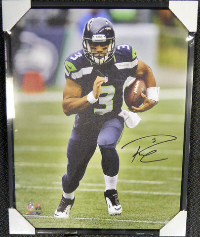 RUSSELL WILSON AUTOGRAPHED FRAMED 24X30 CANVAS PHOTO SEAHAWKS RW HOLO 107487