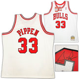 BULLS SCOTTIE PIPPEN AUTOGRAPHED WHITE AUTHENTIC M&N JERSEY XXL BECKETT 210846