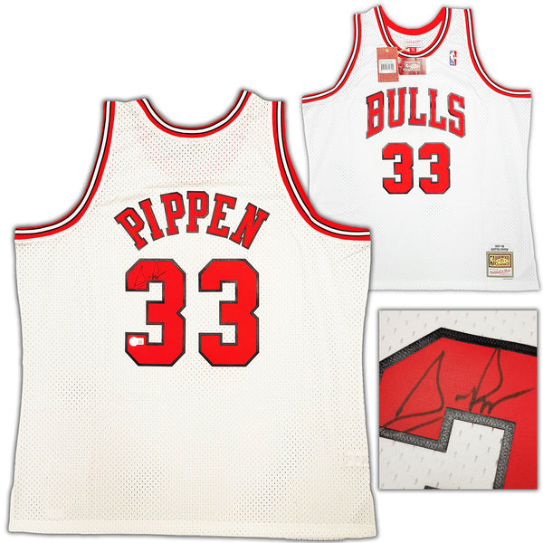 BULLS SCOTTIE PIPPEN AUTOGRAPHED WHITE AUTHENTIC M&N JERSEY XXL BECKETT 210846