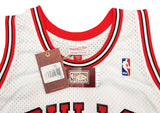 BULLS SCOTTIE PIPPEN AUTOGRAPHED WHITE AUTHENTIC M&N JERSEY XXL BECKETT 210846