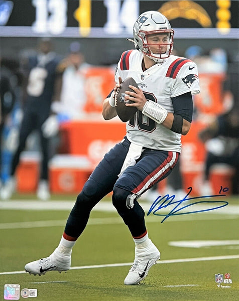 Mac Jones New England Patriots Signed Fanatics Away 16x20 Photo BAS Beckett