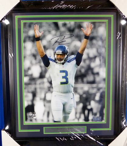 RUSSELL WILSON AUTOGRAPHED SIGNED FRAMED 16X20 PHOTO SEAHAWKS RW HOLO 126673