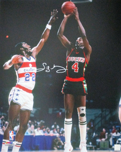 MIlw. Bucks SIDNEY MONCRIEF Signed 16x20 Photo #6 AUTO - Hall of Fame - 5 x AS