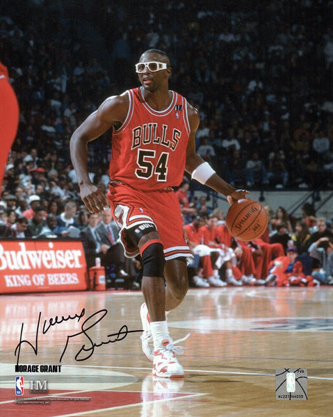 Horace Grant Signed Bulls Red Jersey Dribbling Action 8x10 Photo -(SCHWARTZ COA)