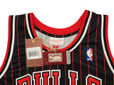 BULLS SCOTTIE PIPPEN AUTOGRAPHED BLACK AUTHENTIC M&N JERSEY XL BECKETT 210848