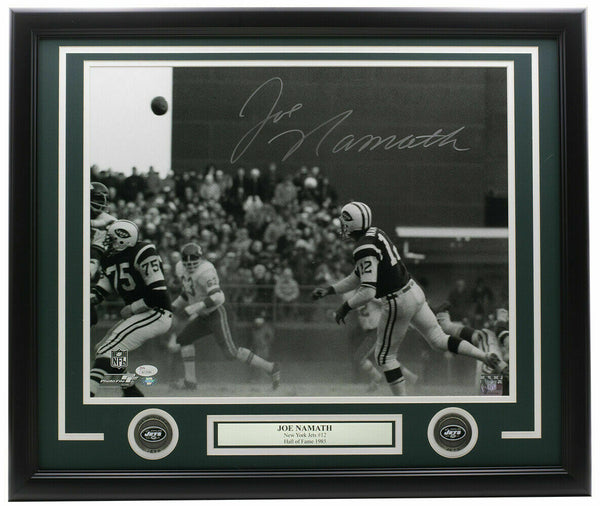 Joe Namath Signed Framed New York Jets 16x20 Photo JSA ITP Hologram
