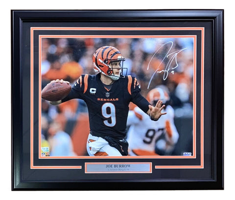 Joe Burrow Signed Framed 16x20 Cincinnati Bengals Black Jersey Photo Fanatics