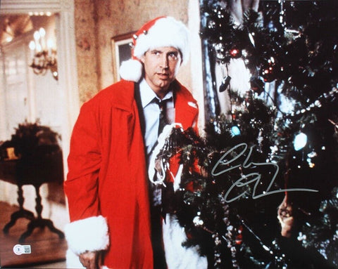 Chevy Chase Signed "National Lampoon's Christmas Vacation" 16x20 Photo (Beckett)